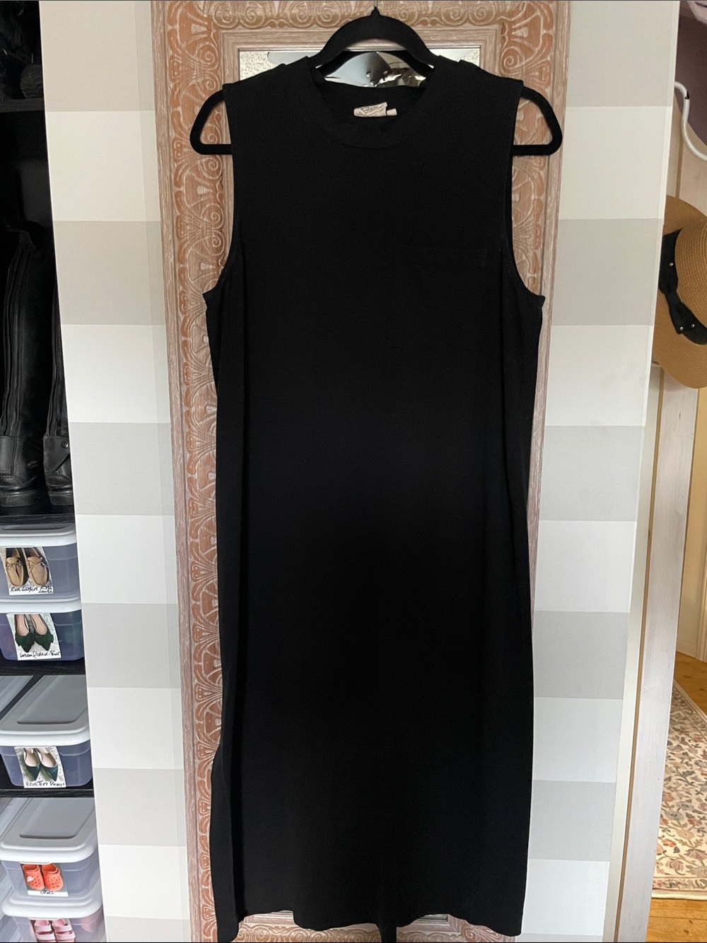 Flying Heart Sleeveless Black Midi Dress - Classic Tank Style